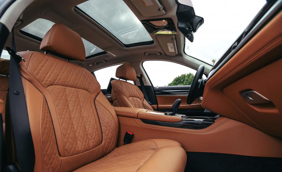 Интерьер BMW 750i xDrive (G11) 2019 года  (NA) (фото 32 из 40)